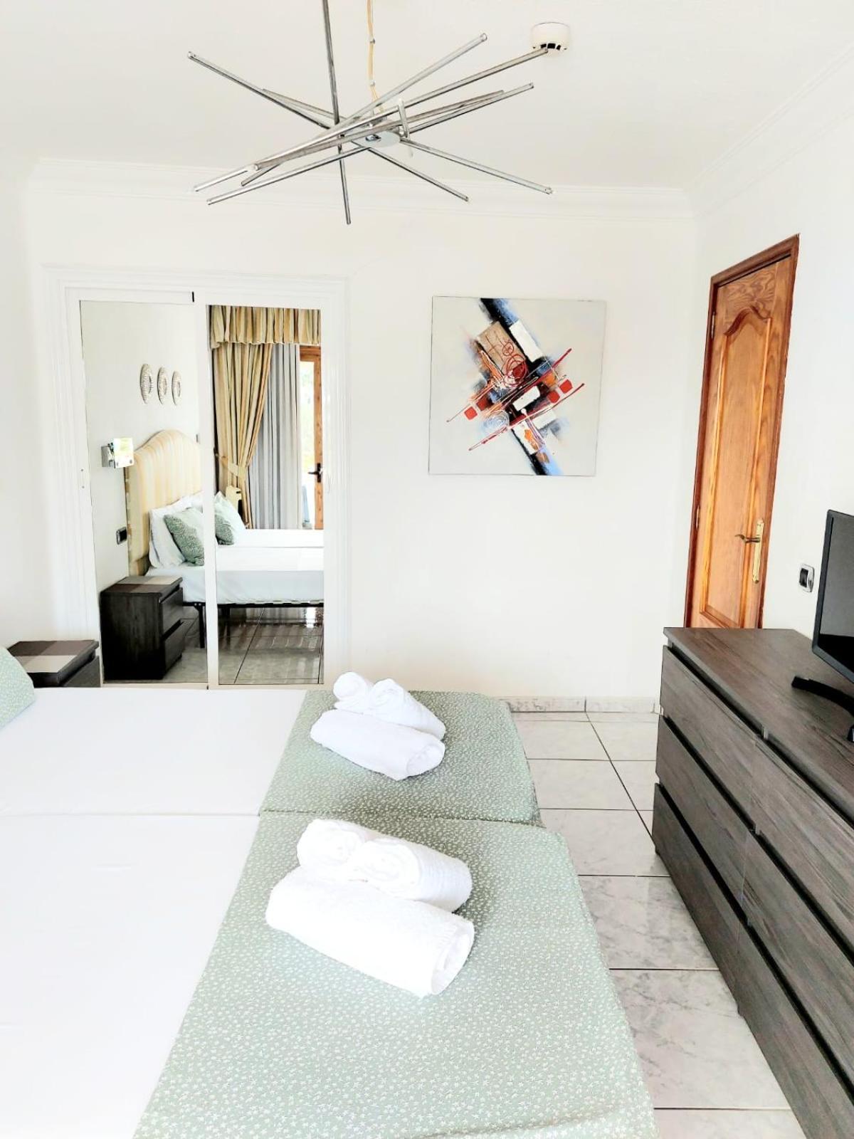 First Line Geranios Ocean View Air Conditioned 50 M From La Pinta Apartment *